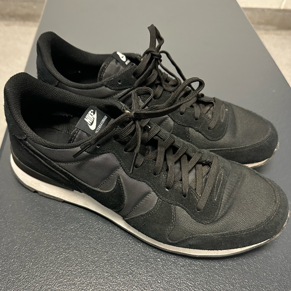 Size 11.5 - Nike Internationalist in black